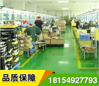 車間倉(cāng)庫(kù)、劃線施工不用噴涂機(jī)械,熱熔機(jī)械,地面涂膠后直接粘貼,立即可以通車,野外施工簡(jiǎn)便,經(jīng)久耐用,標(biāo)線邊緣整齊,作圖剪字方便,長(zhǎng)期使用之平均造價(jià)低于所有標(biāo)線漆價(jià)格.高速路一